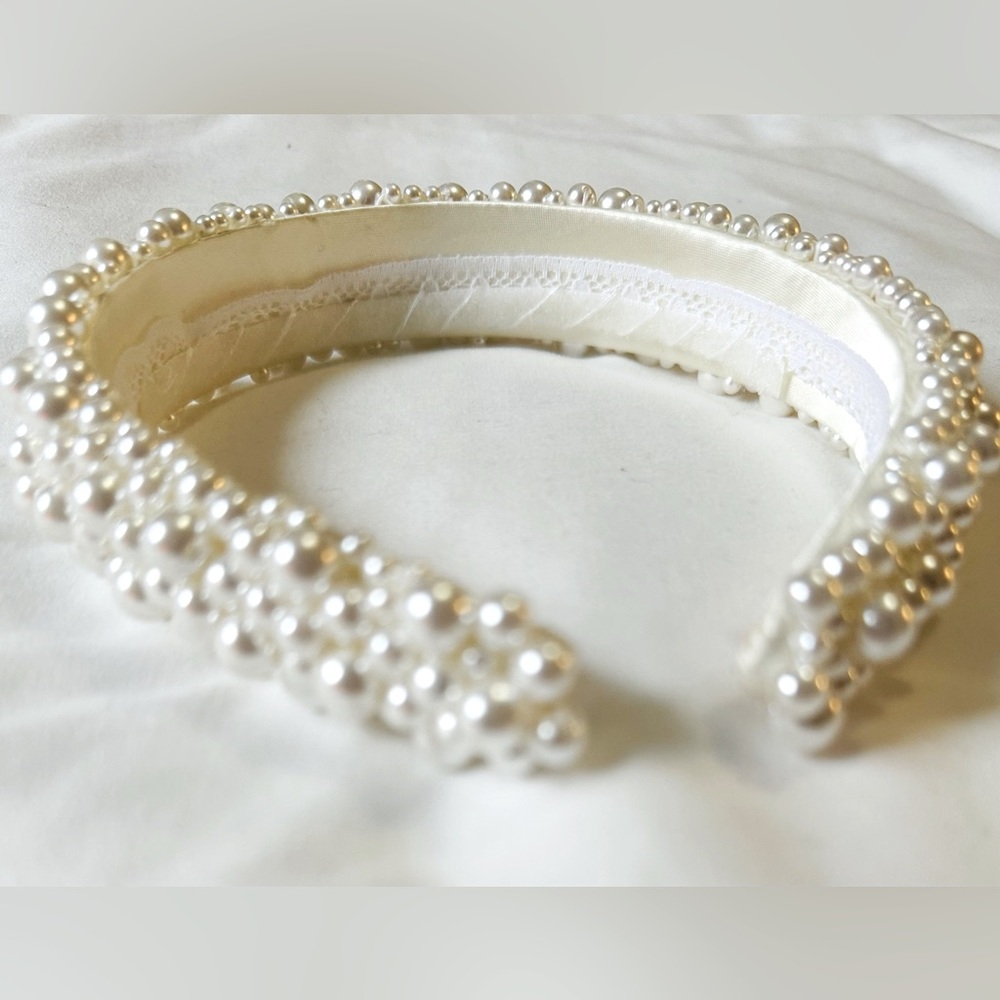 90's Vintage Pearl Headband with ivory pencil stitch two tier veil.